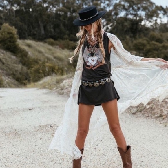 Dancing Outlaw Tunic Length T-Shirt - Picture 4 of 11